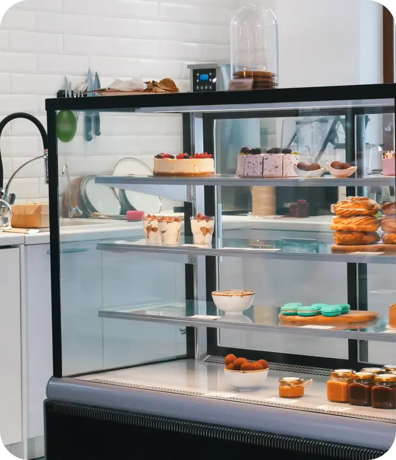 Cake display chiller for commercial food display